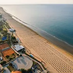 Flat With Pool Access דירה