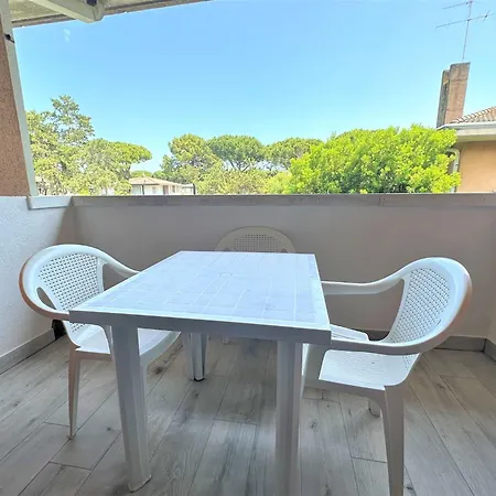 Flat With Pool Access