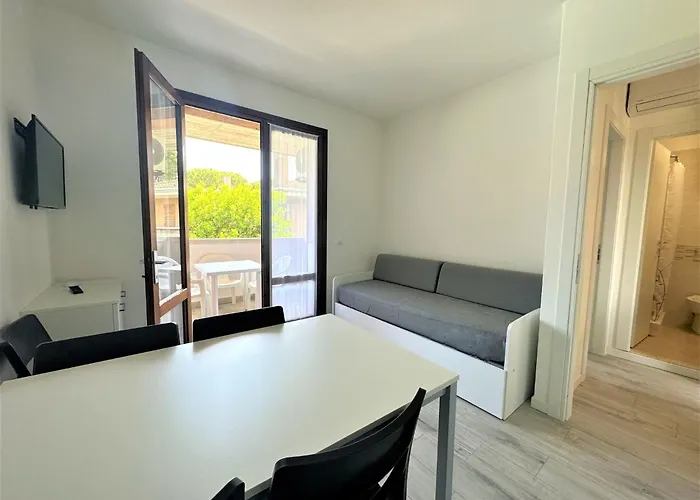 Flat With Pool Access *