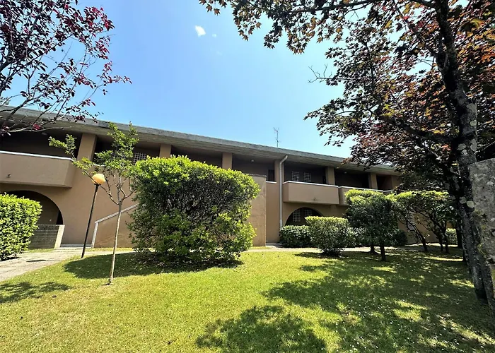 Flat With Pool Access