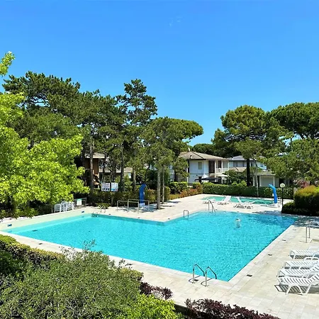 Flat With Pool Access