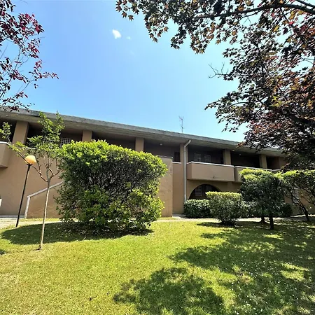 Flat With Pool Access