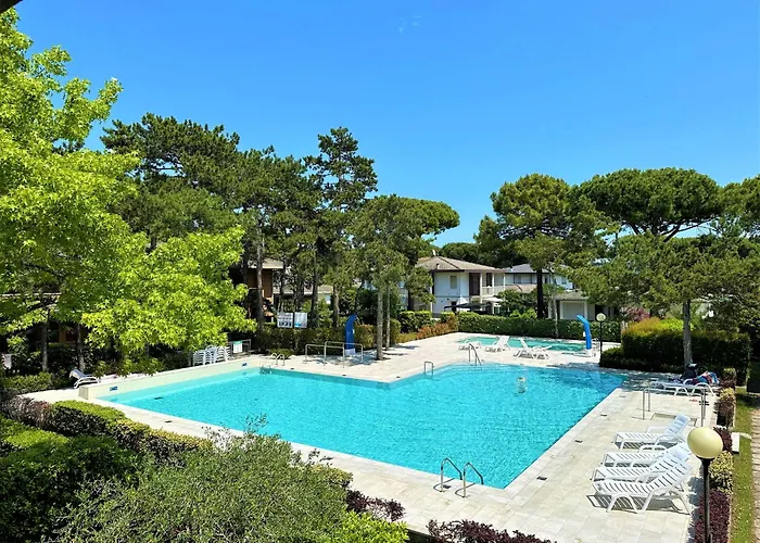 Flat With Pool Access